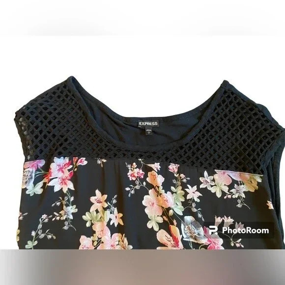 EXPRESS Floral Blouse with Mesh Details - Picture 3 of 6